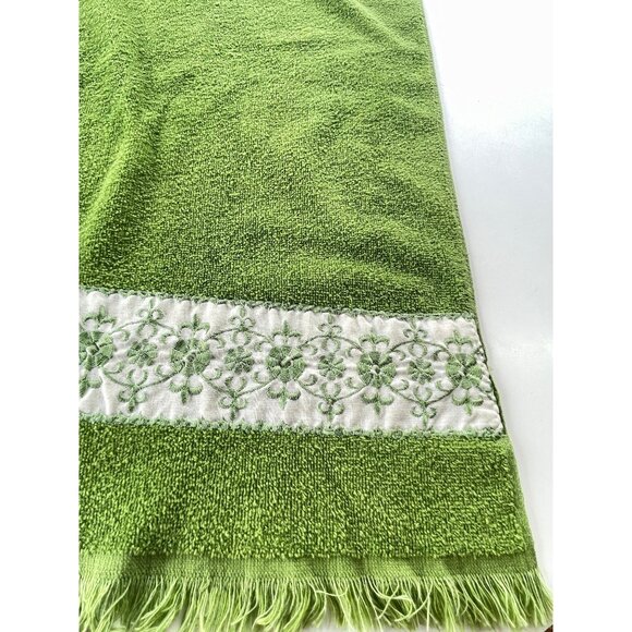 Vintage 80s small bath towel, Kelly green, embroidered, Caldwell Canada - Picture 6 of 8